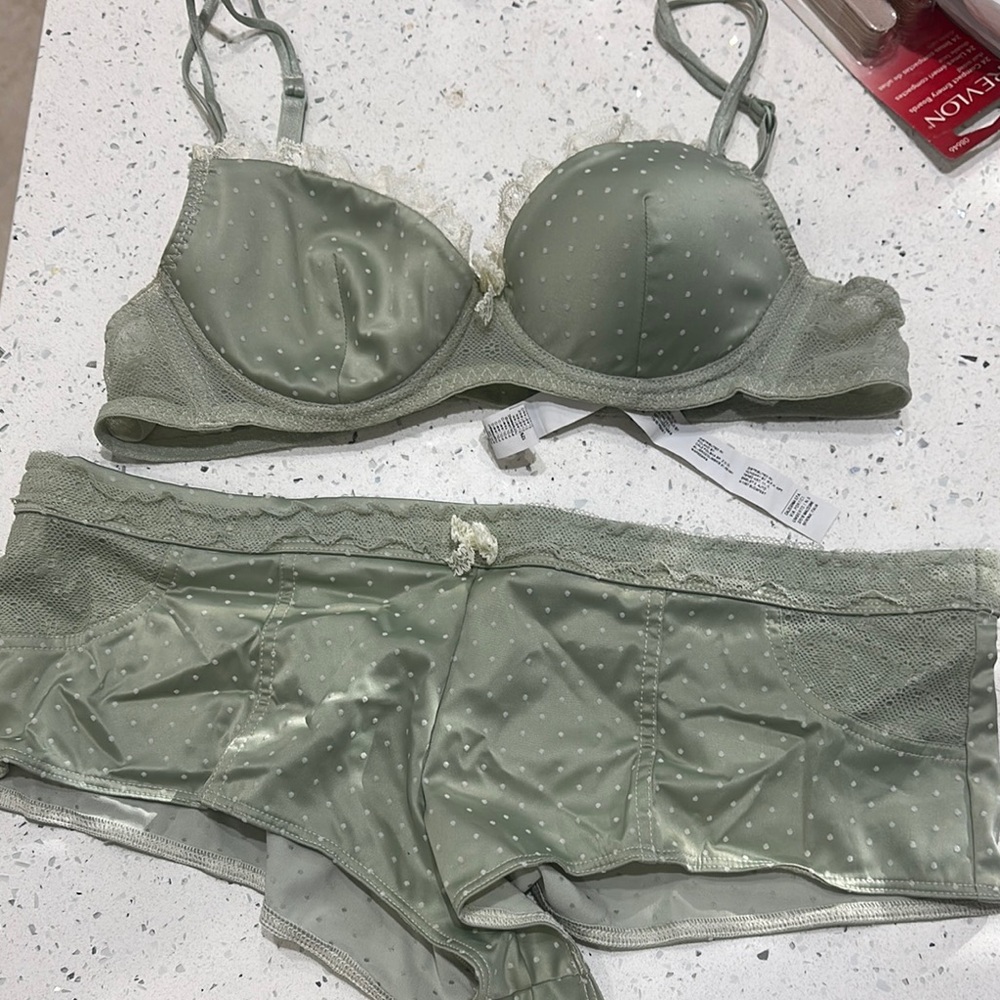 Elegant Lace Trimmed Lingerie Set in Sage Green
